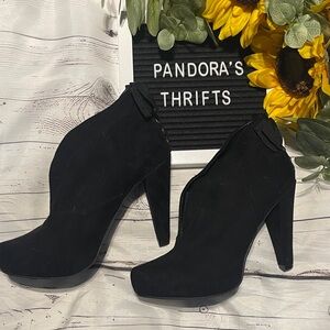 Guess Black Velvet Heeled Ankle Boots Size 7 Like New